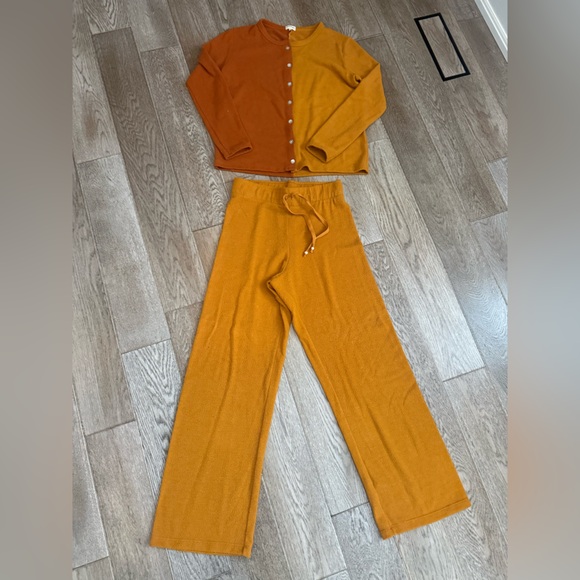 DONNI. Pants - DONNI. Cardigan and crop pant set. Size small.